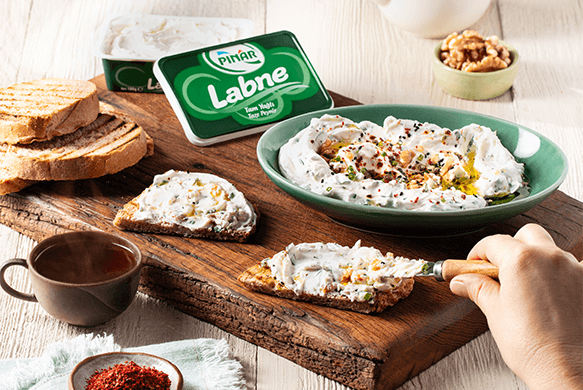 PINAR LABNELİ CEVİZLİ VE BAHARATLI EKMEK ÜSTÜ