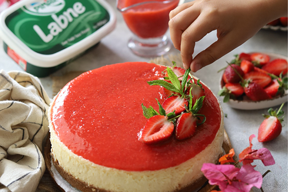 PINAR LABNELİ ÇİLEKLİ CHEESECAKE