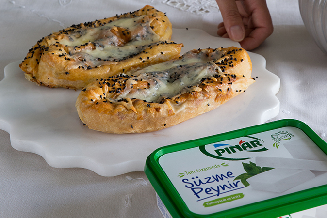 SÜZME PEYNİRLİ VE PATLICANLI BÖREK