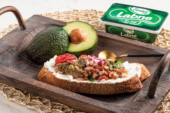 PINAR LABNELİ AVOKADOLU EKMEK ÜSTÜ